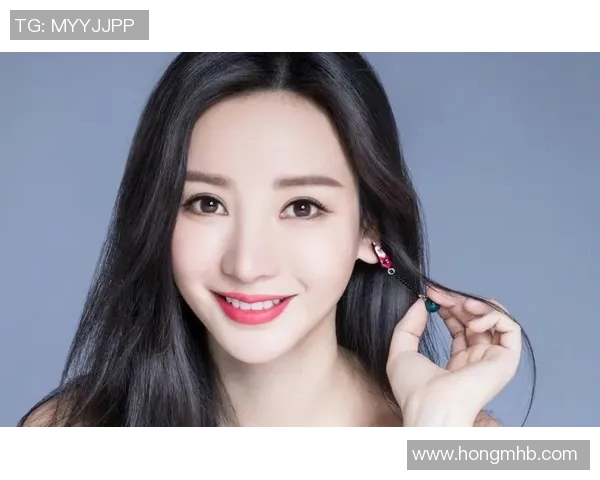 柳岩华丽转身成为足球明星展现运动魅力与时尚风采